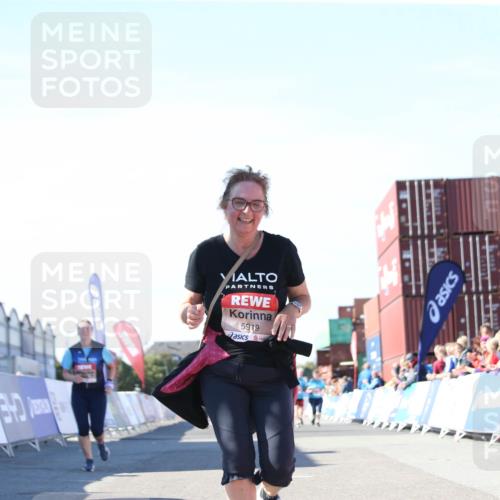 03.10.2025 - Köhlbrandbrückenlauf Jannik Wohlers http://msf.ph/oto/9129797 03.10.2025 13:44:38 Ziel 5696, 5919 meine-sportfotos.de