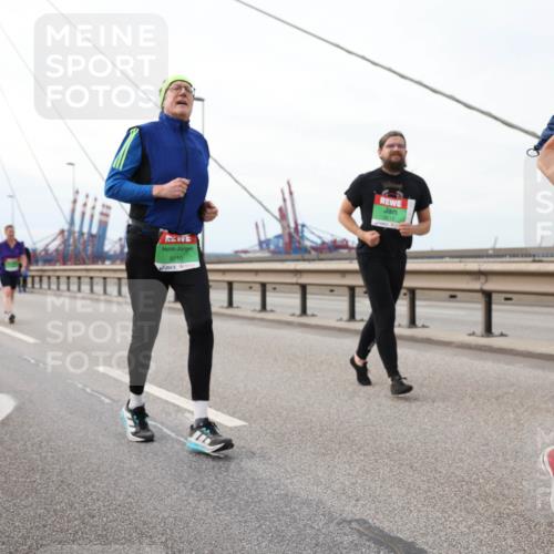 03.10.2025 - Köhlbrandbrückenlauf Lena Gebhardt http://msf.ph/oto/9129801 03.10.2025 16:04:30 Position 2 8010, 929 meine-sportfotos.de