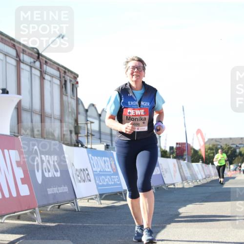03.10.2025 - Köhlbrandbrückenlauf Jannik Wohlers http://msf.ph/oto/9129802 03.10.2025 13:44:41 Ziel 5696, 5919 meine-sportfotos.de