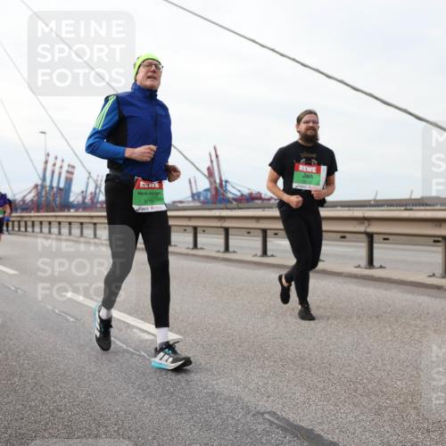 03.10.2025 - Köhlbrandbrückenlauf Lena Gebhardt http://msf.ph/oto/9129808 03.10.2025 16:04:30 Position 2 8010 meine-sportfotos.de