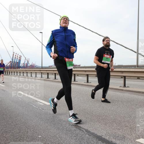 03.10.2025 - Köhlbrandbrückenlauf Lena Gebhardt http://msf.ph/oto/9129812 03.10.2025 16:04:31 Position 2 9215 meine-sportfotos.de