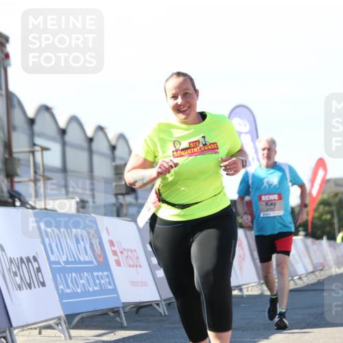 03.10.2025 - Köhlbrandbrückenlauf Jannik Wohlers http://msf.ph/oto/9129821 03.10.2025 13:44:51 Ziel 5696, 5932, 6542, 6546 meine-sportfotos.de