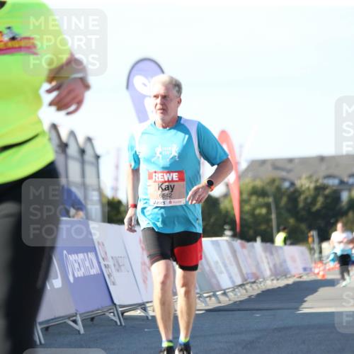 03.10.2025 - Köhlbrandbrückenlauf Jannik Wohlers http://msf.ph/oto/9129826 03.10.2025 13:44:52 Ziel 5932, 6542, 6546 meine-sportfotos.de
