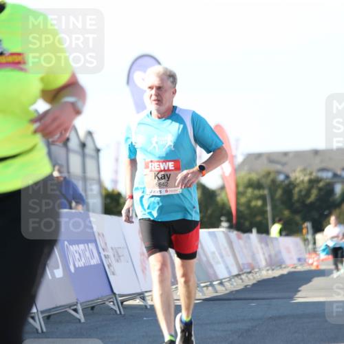 03.10.2025 - Köhlbrandbrückenlauf Jannik Wohlers http://msf.ph/oto/9129828 03.10.2025 13:44:52 Ziel 5932, 6542, 6546 meine-sportfotos.de