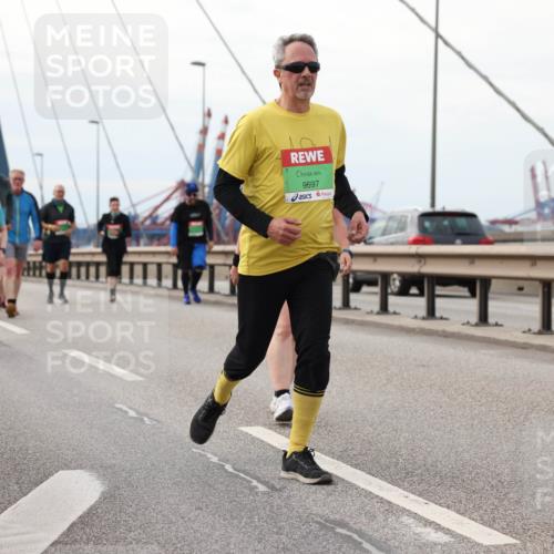 03.10.2025 - Köhlbrandbrückenlauf Lena Gebhardt http://msf.ph/oto/9129851 03.10.2025 16:04:34 Position 2 9697 meine-sportfotos.de