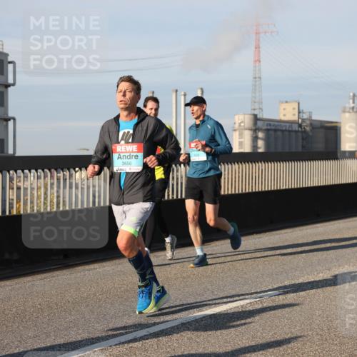03.10.2025 - Köhlbrandbrückenlauf Lena Gebhardt http://msf.ph/oto/9129854 03.10.2025 09:49:10 Position 2 3656, 3799 meine-sportfotos.de