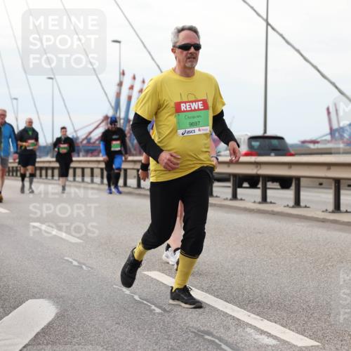03.10.2025 - Köhlbrandbrückenlauf Lena Gebhardt http://msf.ph/oto/9129855 03.10.2025 16:04:34 Position 2 9697 meine-sportfotos.de