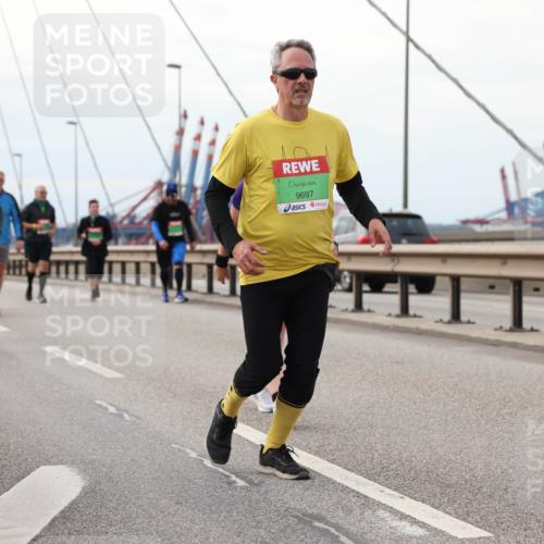 03.10.2025 - Köhlbrandbrückenlauf Lena Gebhardt http://msf.ph/oto/9129858 03.10.2025 16:04:34 Position 2 9697 meine-sportfotos.de