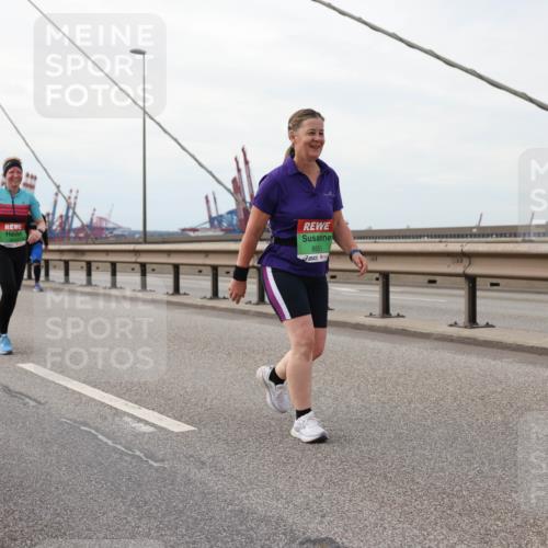 03.10.2025 - Köhlbrandbrückenlauf Lena Gebhardt http://msf.ph/oto/9129863 03.10.2025 16:04:36 Position 2 8551 meine-sportfotos.de