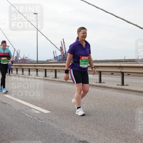 03.10.2025 - Köhlbrandbrückenlauf Lena Gebhardt http://msf.ph/oto/9129867 03.10.2025 16:04:36 Position 2 8551 meine-sportfotos.de