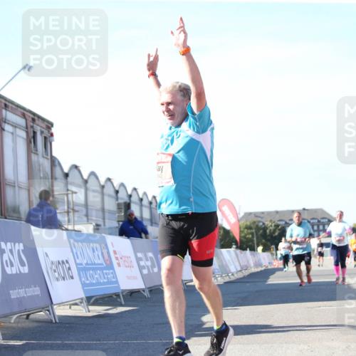 03.10.2025 - Köhlbrandbrückenlauf Jannik Wohlers http://msf.ph/oto/9129869 03.10.2025 13:44:55 Ziel 5932, 6527, 6528, 6542, 6546 meine-sportfotos.de