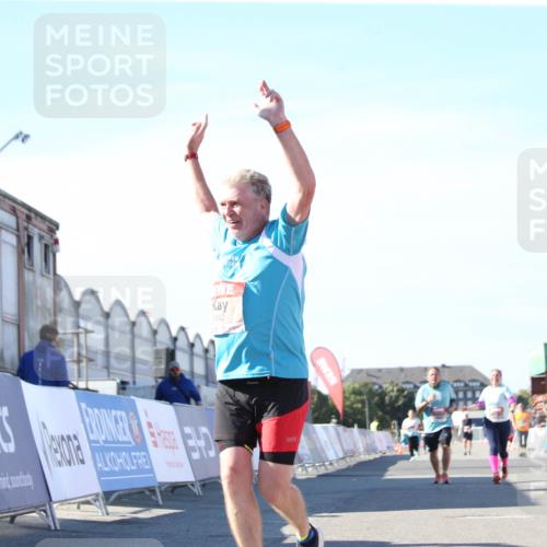 03.10.2025 - Köhlbrandbrückenlauf Jannik Wohlers http://msf.ph/oto/9129871 03.10.2025 13:44:55 Ziel 5932, 6527, 6528, 6542, 6546 meine-sportfotos.de