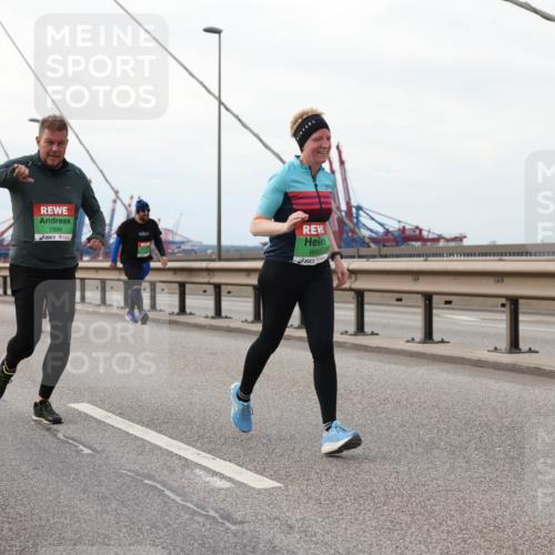 03.10.2025 - Köhlbrandbrückenlauf Lena Gebhardt http://msf.ph/oto/9129875 03.10.2025 16:04:37 Position 2 7899, 8697 meine-sportfotos.de