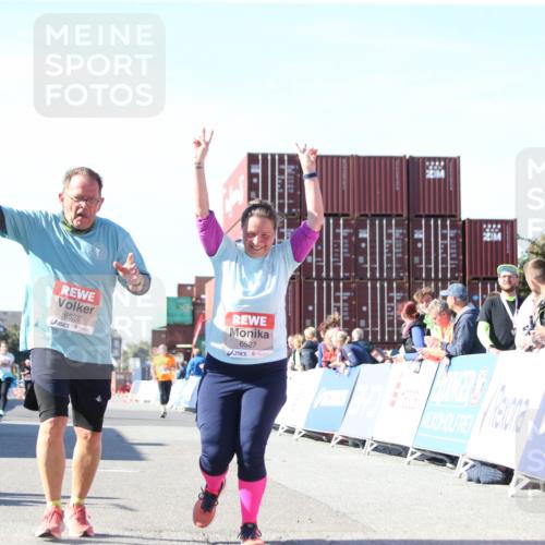 03.10.2025 - Köhlbrandbrückenlauf Jannik Wohlers http://msf.ph/oto/9129877 03.10.2025 13:45:01 Ziel 5932, 6527, 6528, 6542, 6546 meine-sportfotos.de
