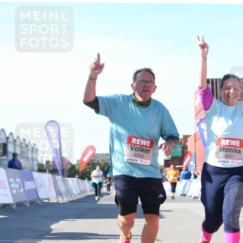 03.10.2025 - Köhlbrandbrückenlauf Jannik Wohlers http://msf.ph/oto/9129884 03.10.2025 13:45:02 Ziel 6527, 6528, 6542, 6546 meine-sportfotos.de