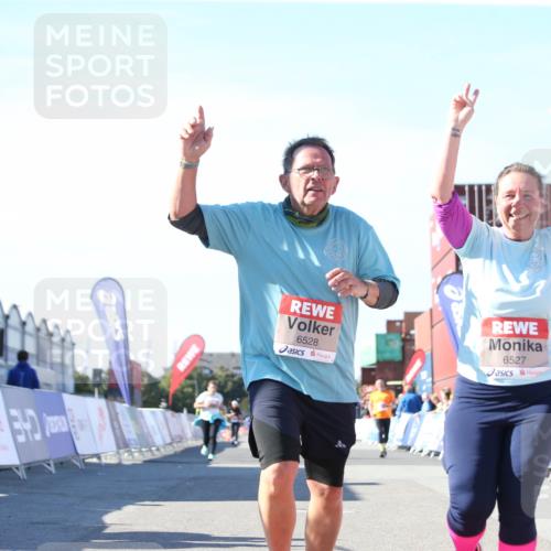 03.10.2025 - Köhlbrandbrückenlauf Jannik Wohlers http://msf.ph/oto/9129888 03.10.2025 13:45:02 Ziel 6527, 6528, 6542, 6546 meine-sportfotos.de