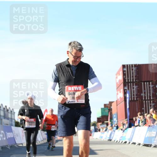03.10.2025 - Köhlbrandbrückenlauf Jannik Wohlers http://msf.ph/oto/9129900 03.10.2025 13:45:22 Ziel 5015, 5223, 5600, 5999, 6264, 6695 meine-sportfotos.de