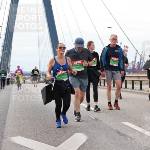 03.10.2025 - Köhlbrandbrückenlauf Lena Gebhardt http://msf.ph/oto/9129902 03.10.2025 16:04:39 Position 2 9389, 7997, 9385, 9402 meine-sportfotos.de