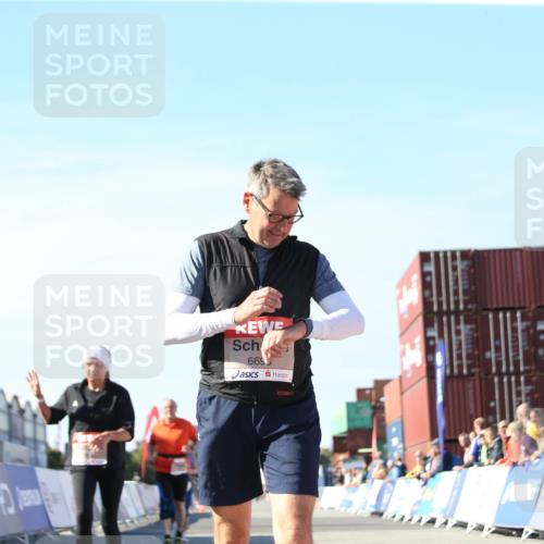 03.10.2025 - Köhlbrandbrückenlauf Jannik Wohlers http://msf.ph/oto/9129904 03.10.2025 13:45:22 Ziel 5015, 5223, 5600, 5999, 6264, 6695 meine-sportfotos.de