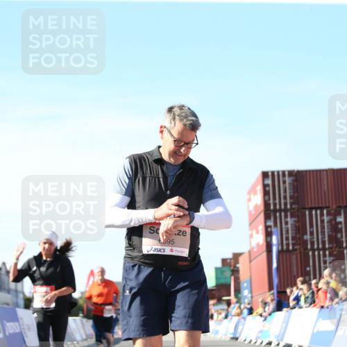 03.10.2025 - Köhlbrandbrückenlauf Jannik Wohlers http://msf.ph/oto/9129911 03.10.2025 13:45:22 Ziel 5015, 5223, 5600, 5999, 6264, 6695 meine-sportfotos.de