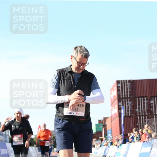 03.10.2025 - Köhlbrandbrückenlauf Jannik Wohlers http://msf.ph/oto/9129913 03.10.2025 13:45:23 Ziel 5223, 5600, 5999, 6264, 6695 meine-sportfotos.de