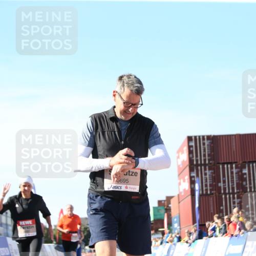 03.10.2025 - Köhlbrandbrückenlauf Jannik Wohlers http://msf.ph/oto/9129917 03.10.2025 13:45:23 Ziel 5223, 5600, 5999, 6264, 6695 meine-sportfotos.de