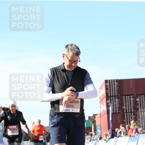 03.10.2025 - Köhlbrandbrückenlauf Jannik Wohlers http://msf.ph/oto/9129920 03.10.2025 13:45:23 Ziel 5223, 5600, 5999, 6264, 6695 meine-sportfotos.de