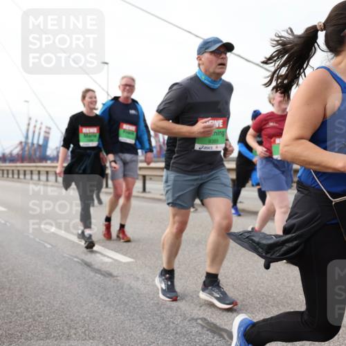 03.10.2025 - Köhlbrandbrückenlauf Lena Gebhardt http://msf.ph/oto/9129922 03.10.2025 16:04:42 Position 2 9389 meine-sportfotos.de