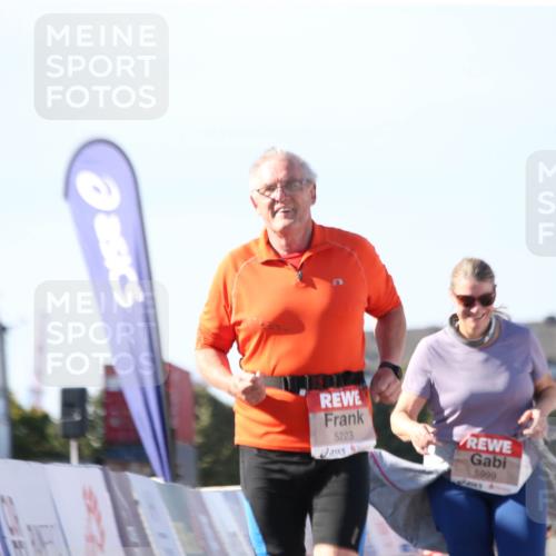 03.10.2025 - Köhlbrandbrückenlauf Jannik Wohlers http://msf.ph/oto/9129936 03.10.2025 13:45:25 Ziel 5223, 5600, 5999, 6695 meine-sportfotos.de