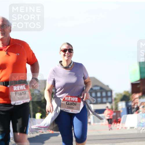 03.10.2025 - Köhlbrandbrückenlauf Jannik Wohlers http://msf.ph/oto/9129945 03.10.2025 13:45:27 Ziel 5223, 5600, 5999, 6695 meine-sportfotos.de