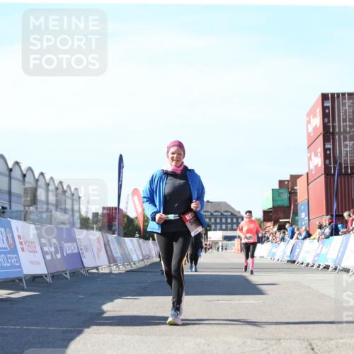 03.10.2025 - Köhlbrandbrückenlauf Jannik Wohlers http://msf.ph/oto/9129961 03.10.2025 13:45:43 Ziel 5184 meine-sportfotos.de
