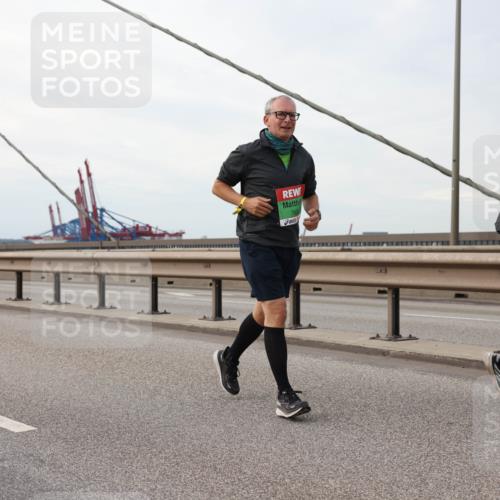03.10.2025 - Köhlbrandbrückenlauf Lena Gebhardt http://msf.ph/oto/9129962 03.10.2025 16:04:44 Position 2 8382 meine-sportfotos.de