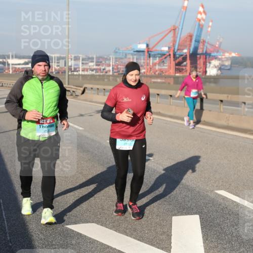 03.10.2025 - Köhlbrandbrückenlauf Yannick Fuchs http://msf.ph/oto/9129966 03.10.2025 09:05:09 Position 2 2517 meine-sportfotos.de