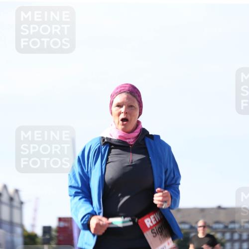 03.10.2025 - Köhlbrandbrückenlauf Jannik Wohlers http://msf.ph/oto/9129969 03.10.2025 13:45:44 Ziel 5184, 5860, 6029 meine-sportfotos.de