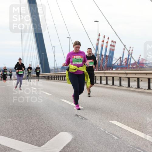 03.10.2025 - Köhlbrandbrückenlauf Lena Gebhardt http://msf.ph/oto/9129970 03.10.2025 16:04:48 Position 2 7942, 8374 meine-sportfotos.de