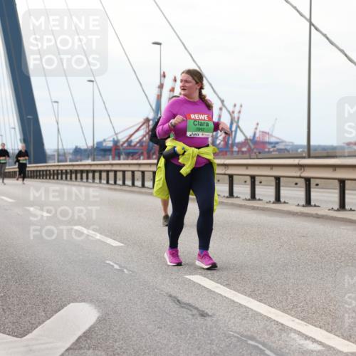 03.10.2025 - Köhlbrandbrückenlauf Lena Gebhardt http://msf.ph/oto/9129976 03.10.2025 16:04:49 Position 2 7942 meine-sportfotos.de
