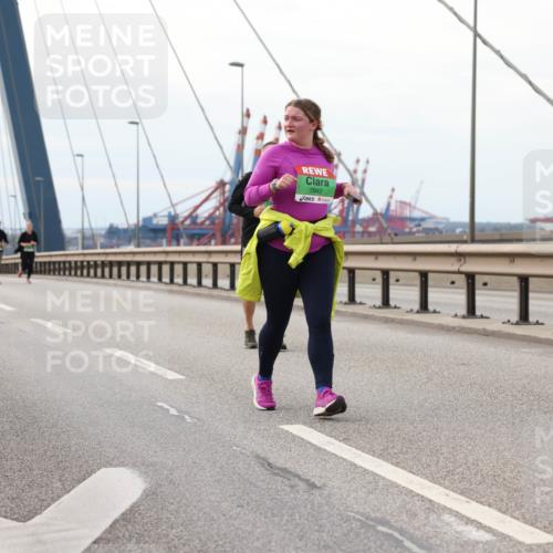 03.10.2025 - Köhlbrandbrückenlauf Lena Gebhardt http://msf.ph/oto/9129980 03.10.2025 16:04:49 Position 2 7942 meine-sportfotos.de