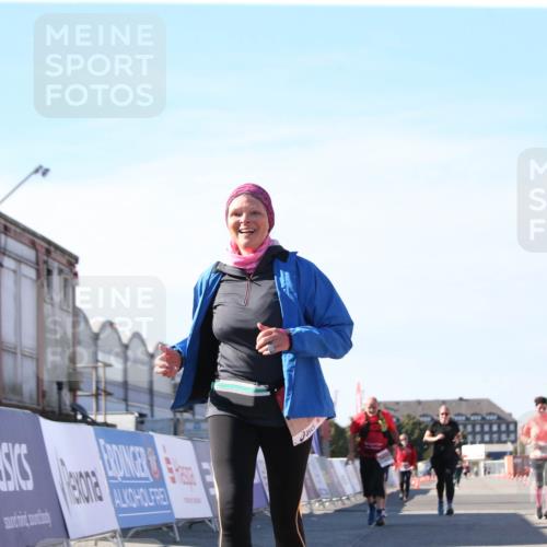 03.10.2025 - Köhlbrandbrückenlauf Jannik Wohlers http://msf.ph/oto/9129981 03.10.2025 13:45:45 Ziel 5184, 5860, 6029 meine-sportfotos.de