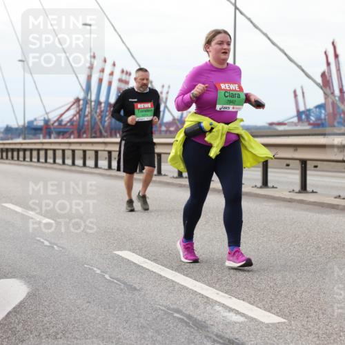 03.10.2025 - Köhlbrandbrückenlauf Lena Gebhardt http://msf.ph/oto/9129984 03.10.2025 16:04:50 Position 2 7942 meine-sportfotos.de