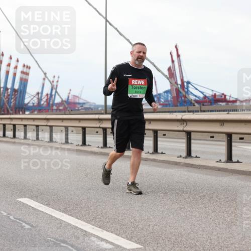 03.10.2025 - Köhlbrandbrückenlauf Lena Gebhardt http://msf.ph/oto/9129994 03.10.2025 16:04:52 Position 2 8374 meine-sportfotos.de