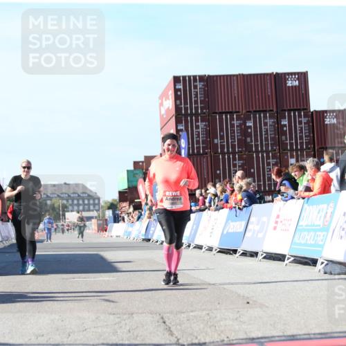03.10.2025 - Köhlbrandbrückenlauf Jannik Wohlers http://msf.ph/oto/9130012 03.10.2025 13:45:49 Ziel 5184, 5375, 5376, 5860, 6029 meine-sportfotos.de