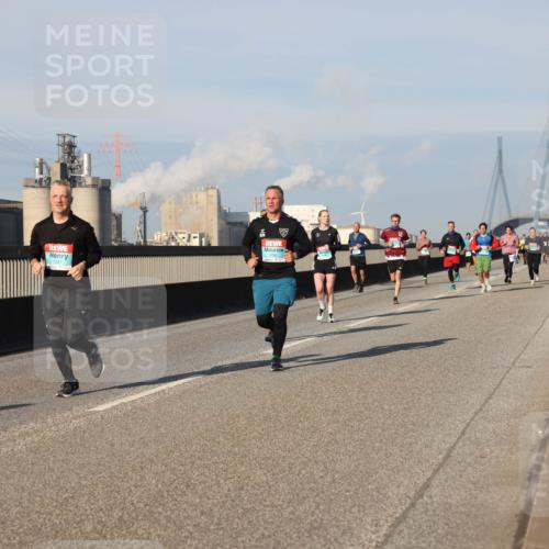 03.10.2025 - Köhlbrandbrückenlauf Lena Gebhardt http://msf.ph/oto/9130014 03.10.2025 09:49:17 Position 2  meine-sportfotos.de
