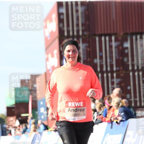 03.10.2025 - Köhlbrandbrückenlauf Jannik Wohlers http://msf.ph/oto/9130018 03.10.2025 13:45:50 Ziel 5184, 5375, 5376, 5860, 6029 meine-sportfotos.de