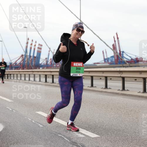 03.10.2025 - Köhlbrandbrückenlauf Lena Gebhardt http://msf.ph/oto/9130019 03.10.2025 16:04:56 Position 2 8896 meine-sportfotos.de