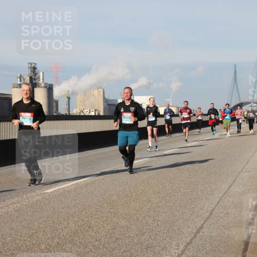 03.10.2025 - Köhlbrandbrückenlauf Lena Gebhardt http://msf.ph/oto/9130021 03.10.2025 09:49:17 Position 2  meine-sportfotos.de