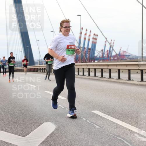 03.10.2025 - Köhlbrandbrückenlauf Lena Gebhardt http://msf.ph/oto/9130028 03.10.2025 16:04:58 Position 2 953 meine-sportfotos.de