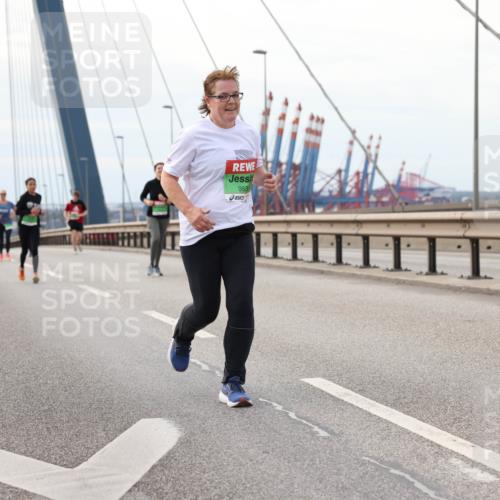 03.10.2025 - Köhlbrandbrückenlauf Lena Gebhardt http://msf.ph/oto/9130031 03.10.2025 16:04:58 Position 2 953 meine-sportfotos.de