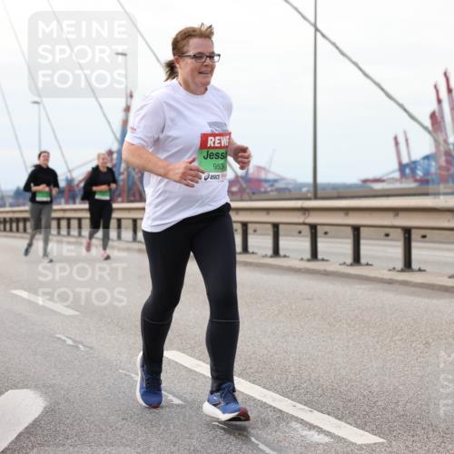 03.10.2025 - Köhlbrandbrückenlauf Lena Gebhardt http://msf.ph/oto/9130035 03.10.2025 16:04:58 Position 2 953 meine-sportfotos.de