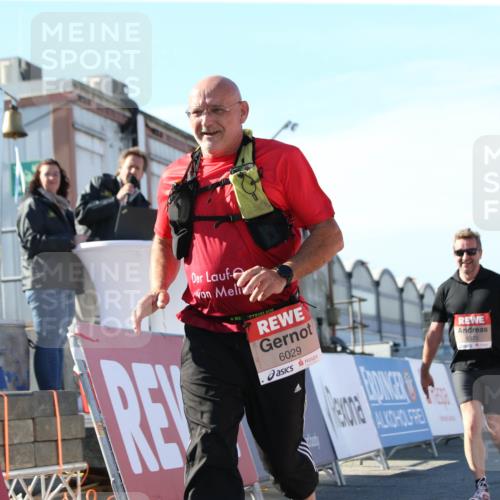 03.10.2025 - Köhlbrandbrückenlauf Jannik Wohlers http://msf.ph/oto/9130039 03.10.2025 13:45:52 Ziel 5184, 5375, 5376, 5860, 6029 meine-sportfotos.de