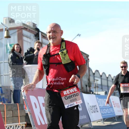 03.10.2025 - Köhlbrandbrückenlauf Jannik Wohlers http://msf.ph/oto/9130041 03.10.2025 13:45:52 Ziel 5184, 5375, 5376, 5860, 6029 meine-sportfotos.de